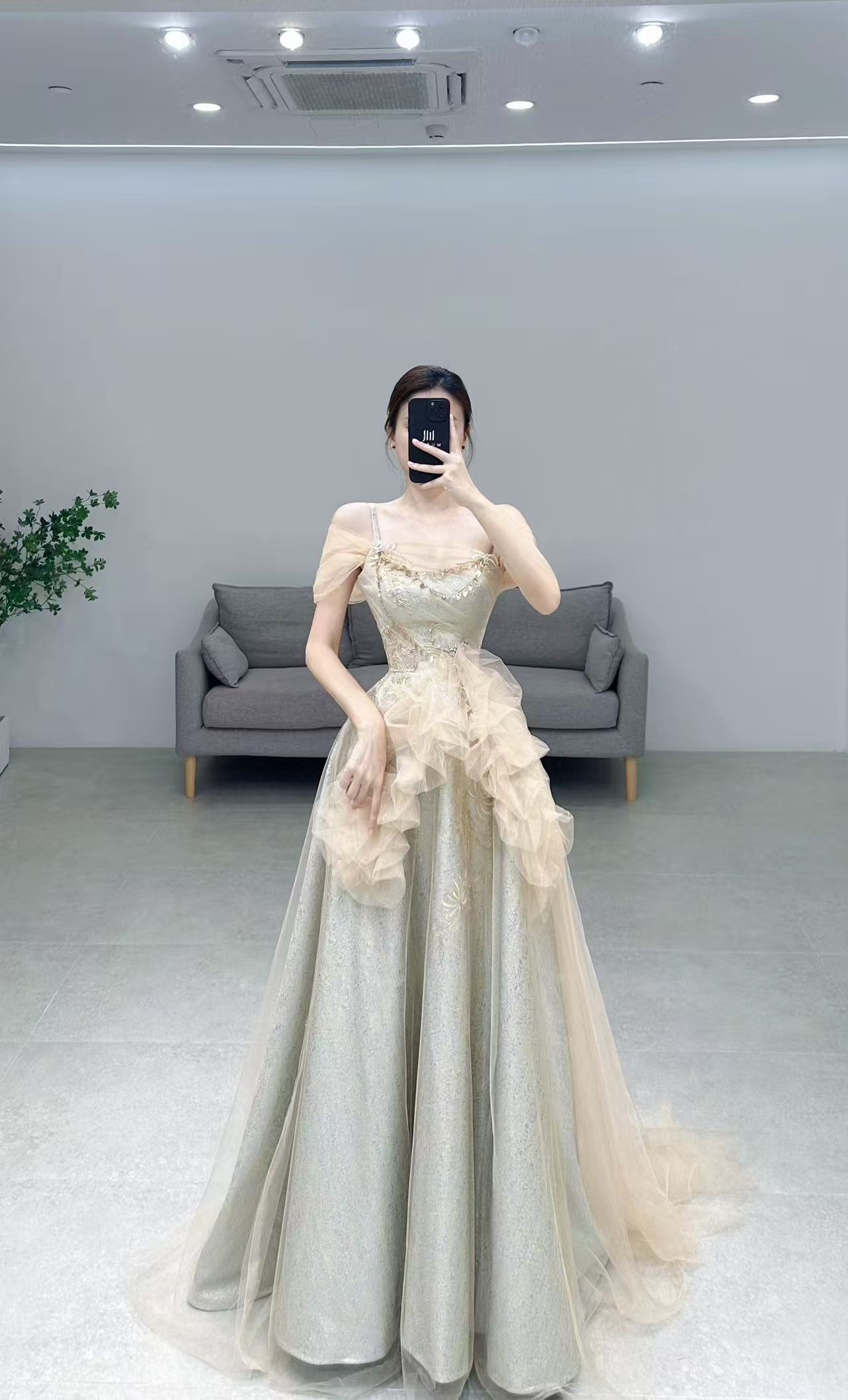 成人服女生礼服